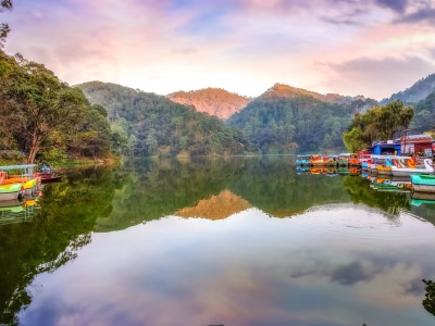 Scenic Sattal lake in Nainital